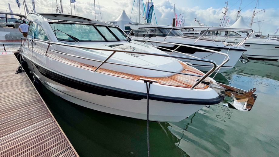 flipper-900-st-yacht-tour-video-MBY292.newboat_8.1626